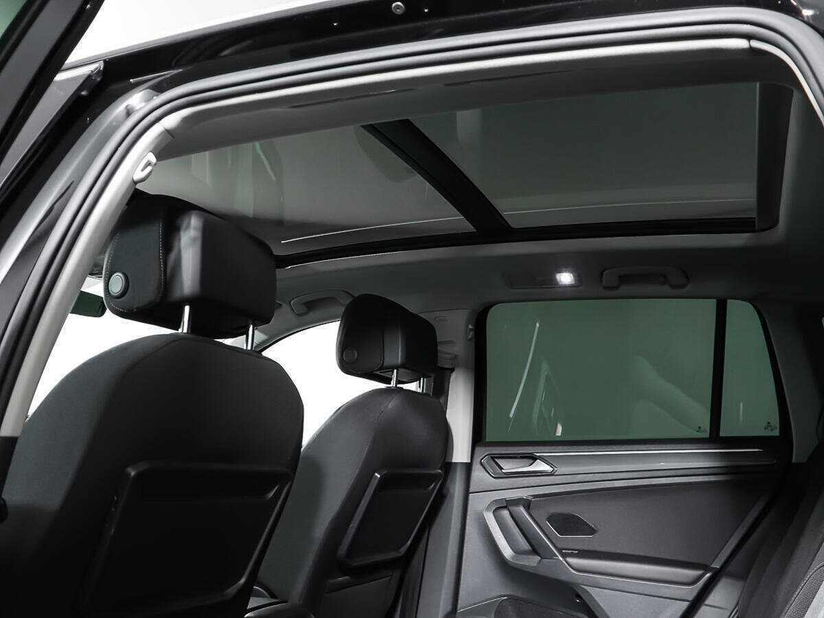 Volkswagen Tiguan, 2018 Фото №16