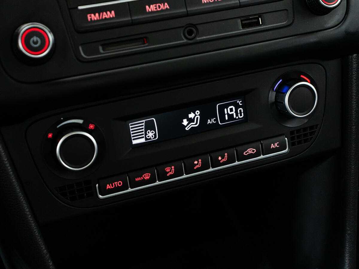 Volkswagen Polo, 2016 Фото №14