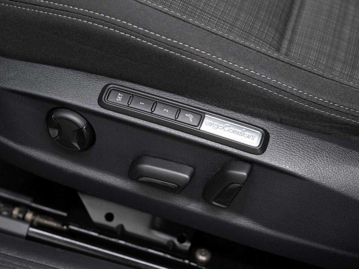 Volkswagen Passat, 2020 Фото №21