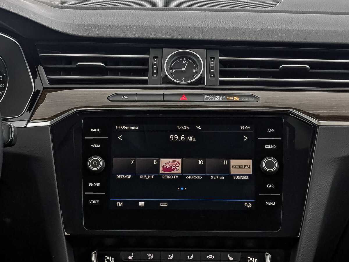 Volkswagen Passat, 2019 Фото №17