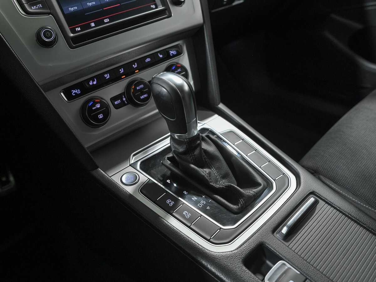 Volkswagen Passat, 2015 Фото №11