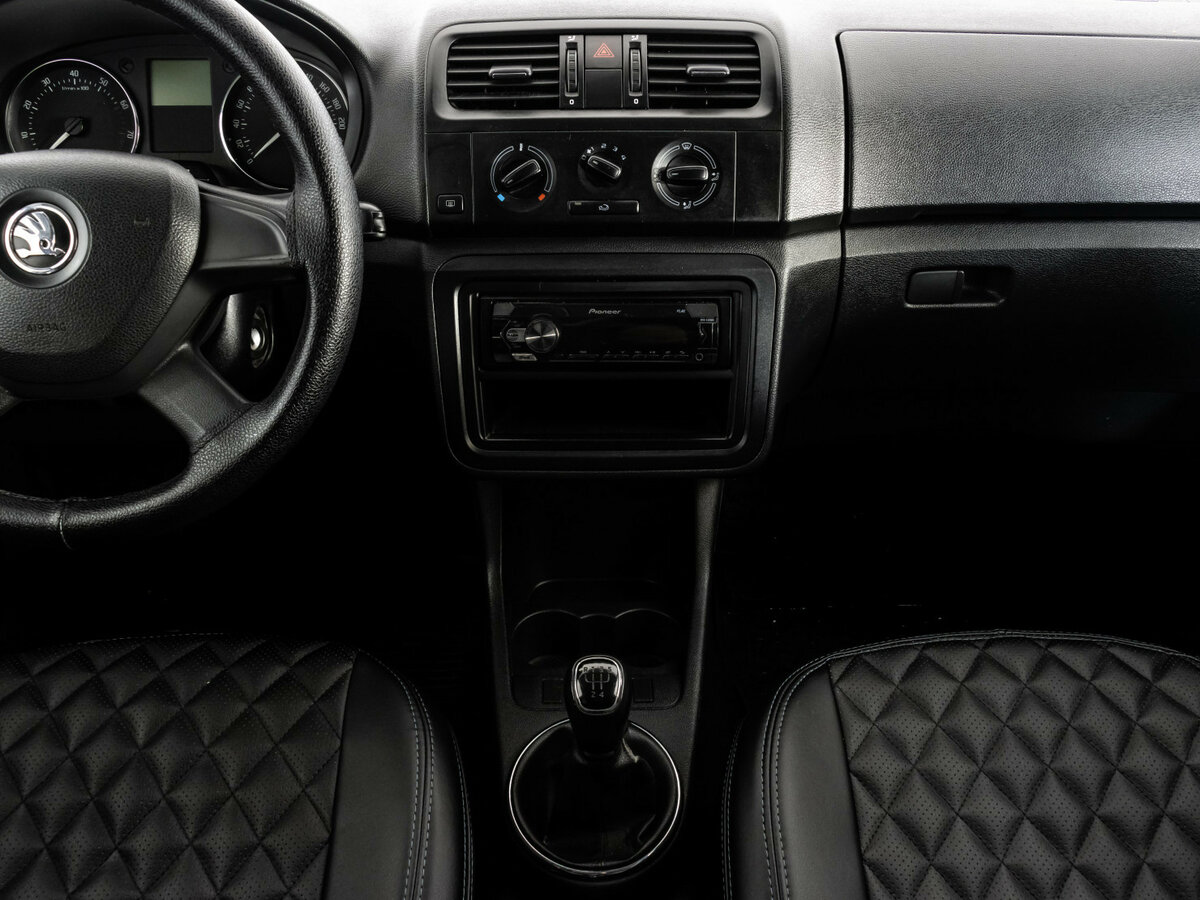 Skoda Fabia II Рестайлинг, 2013 Фото №13
