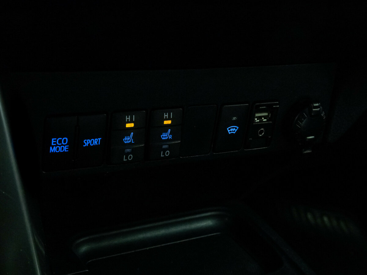 Toyota RAV4 IV (XA40) Рестайлинг, 2016 Фото №11